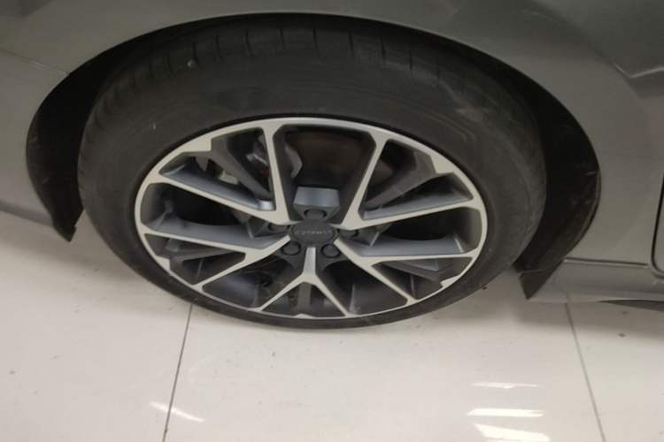 Used Lynk & Co 03 2022 2.0TD DCT JingPro Right Rear Wheel Hub
