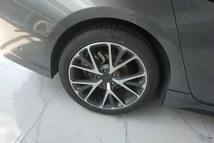 Used Lynk & Co 03 2022 2.0TD DCT JingPro Right Rear Wheel Hub