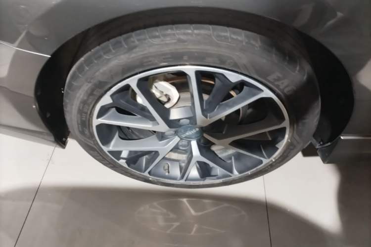 Used Lynk & Co 03 2022 2.0TD DCT JingPro Right Rear Wheel Hub