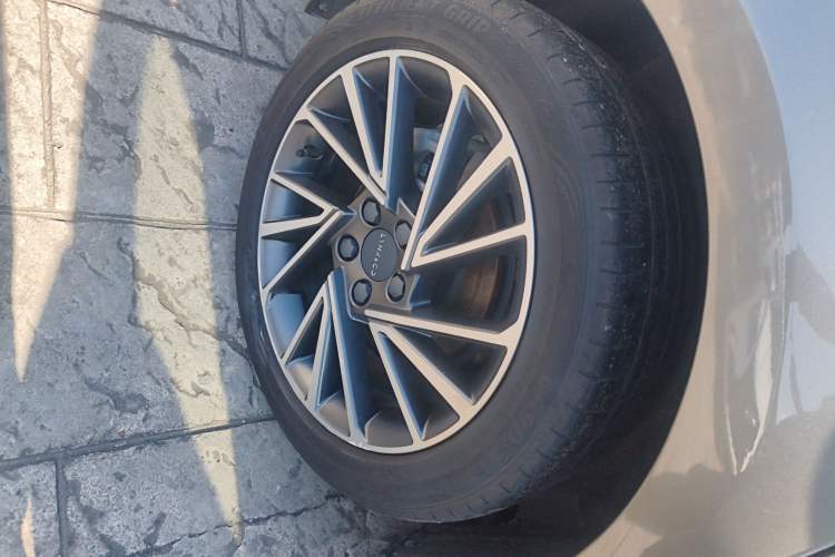Used Lynk & Co 03 2022 2.0TD DCT GenioPlus Right Rear Wheel Hub