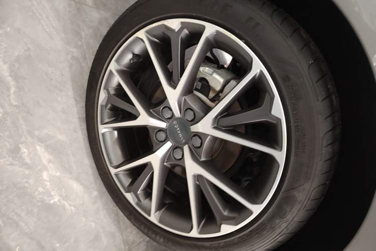Used Lynk & Co 03 2022 1.5TD DCT JingPro Right Rear Wheel Hub
