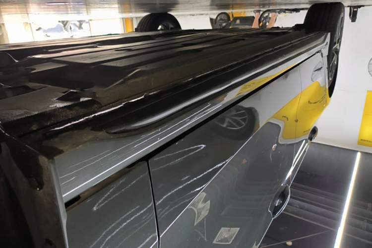 Used Lynk & Co 03 2022 2.0TD DCT JingPro Right Side Sill