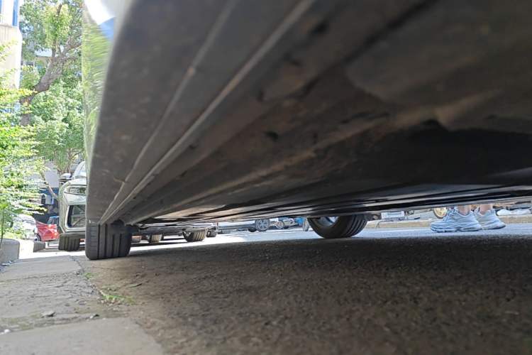 Used Lynk & Co 03 2022 2.0TD DCT JingPro Right Side Sill