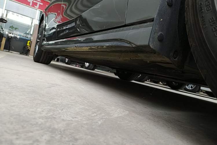 Used Lynk & Co 03 2022 1.5TD DCT JingPro Right Side Sill
