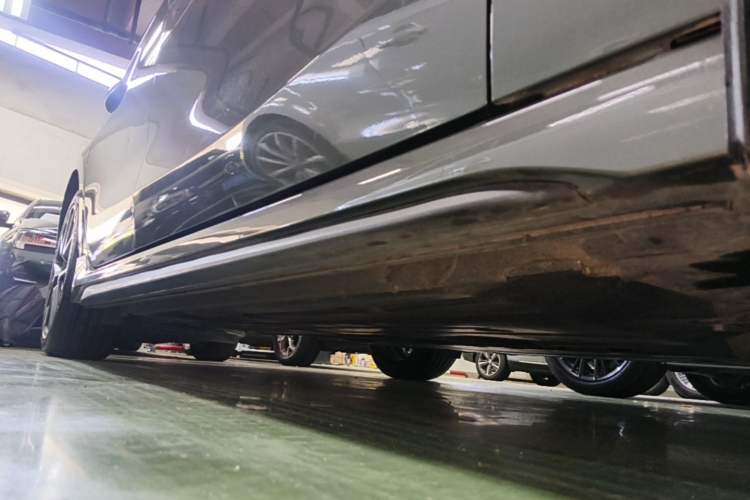 Used Lynk & Co 03 2022 2.0TD DCT JingPro Right Side Sill