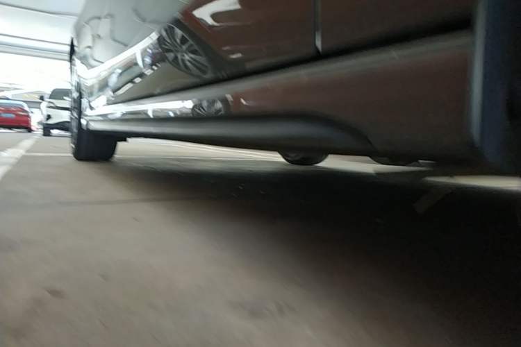 Used Lynk & Co 03 2022 1.5TD DCT JingPro Right Side Sill
