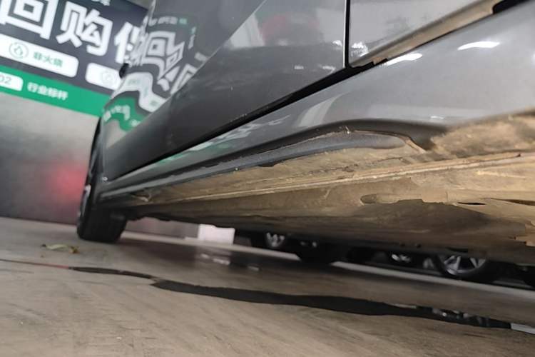 Used Lynk & Co 03 2022 1.5TD DCT JingPro Right Side Sill