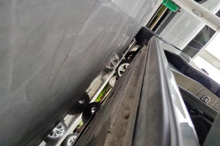 Used Lynk & Co 03 2022 1.5TD DCT JingPro Right Side Sill