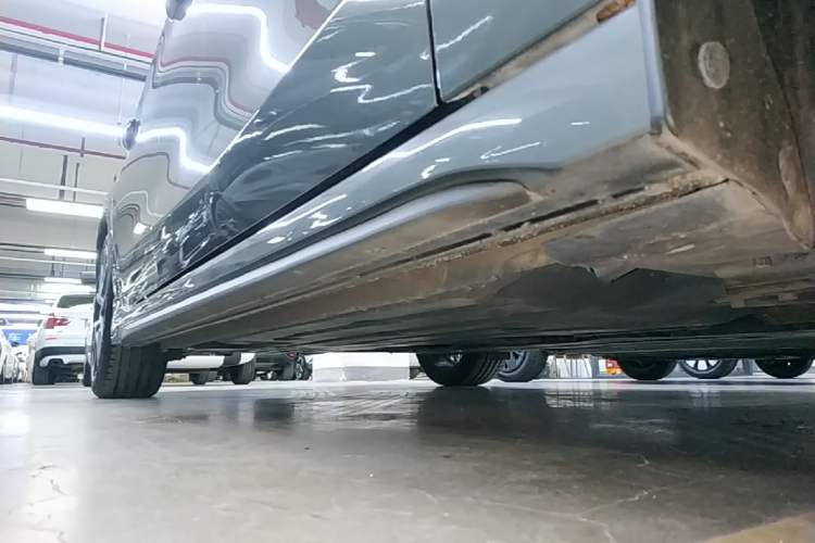 Used Lynk & Co 03 2022 1.5TD DCT JingPro Right Side Sill