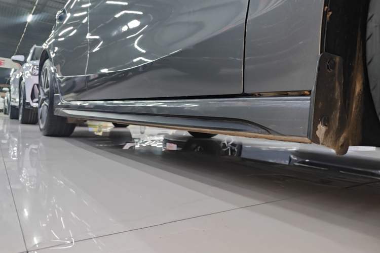Used Lynk & Co 03 2022 1.5TD DCT JingPro Right Side Sill