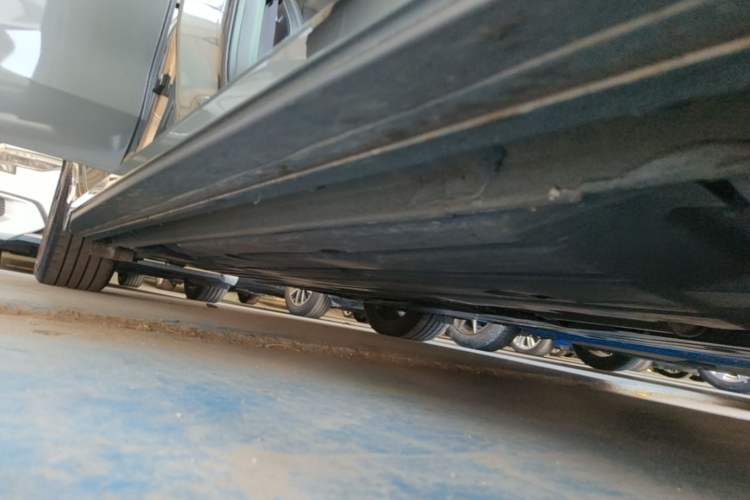 Used Lynk & Co 03 2022 2.0TD DCT GenioPlus Right Side Sill