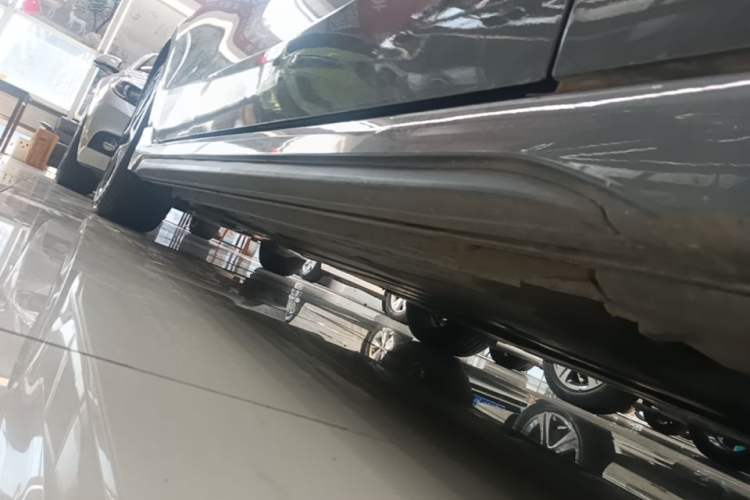 Used Lynk & Co 03 2022 1.5TD DCT JingPro Right Side Sill