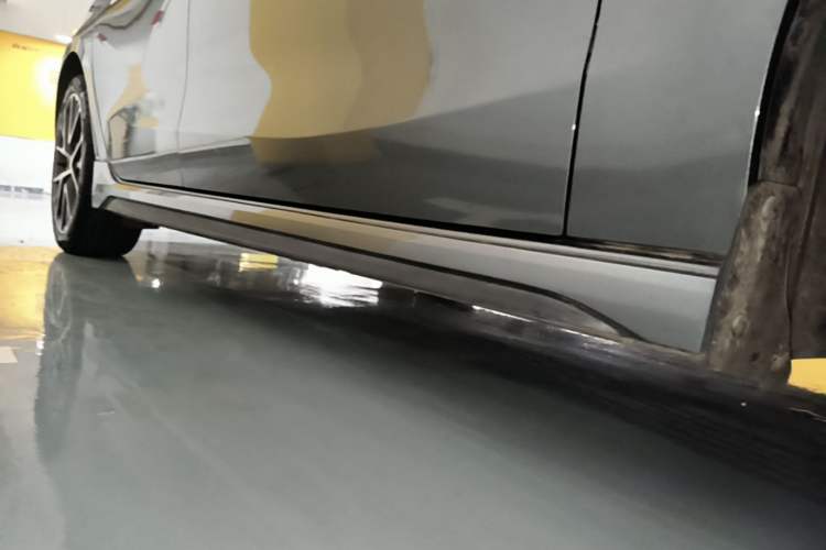 Used Lynk & Co 03 2022 1.5TD DCT JingPro Right Side Sill