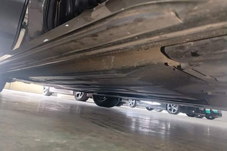 Used Lynk & Co 03 2022 2.0TD DCT JingPro Right Side Sill