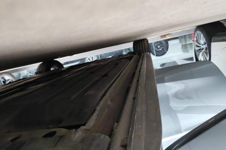 Used Lynk & Co 03 2022 1.5TD DCT JingPro Right Side Sill