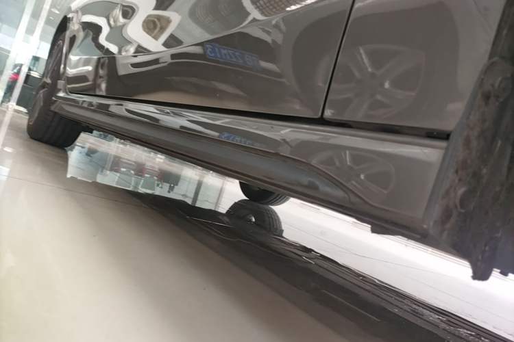 Used Lynk & Co 03 2022 1.5TD DCT JingPro Right Side Sill