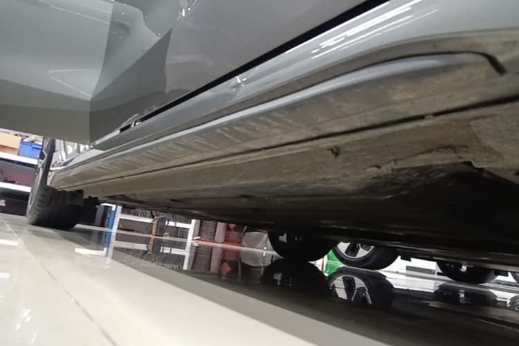 Used Lynk & Co 03 2022 2.0TD DCT JingPro Right Side Sill