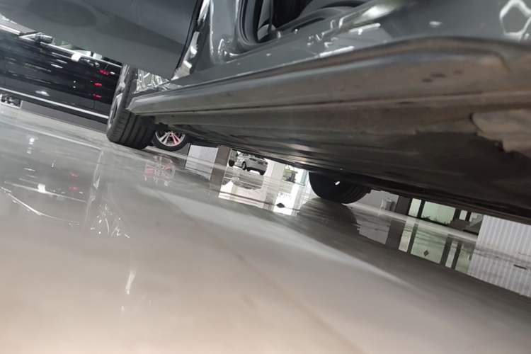 Used Lynk & Co 03 2022 2.0TD DCT JingPro Right Side Sill