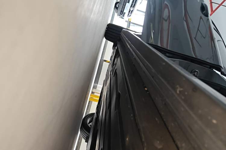 Used Lynk & Co 03 2022 1.5TD DCT JingPro Right Side Sill