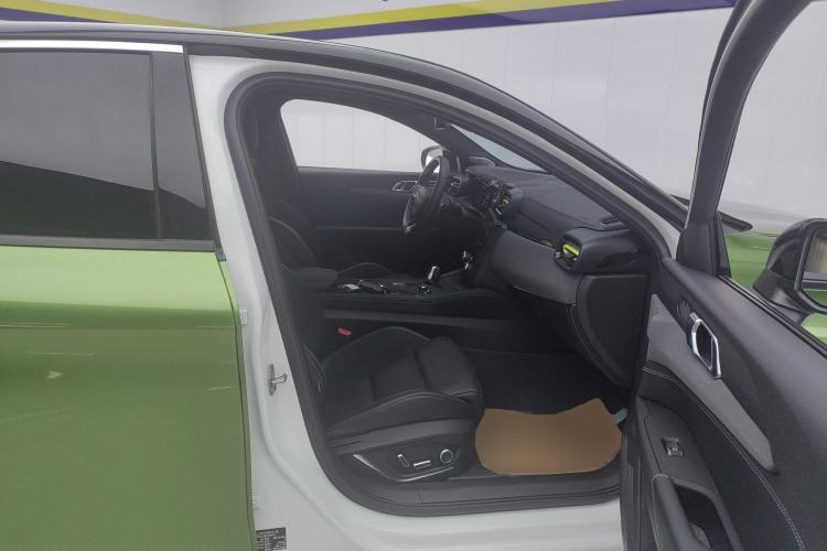 Used Lynk & Co 03 2022 2.0TD DCT JingPro Right Front Seat