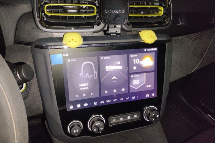 Used Lynk & Co 03 2022 03+ 2.0TD Automatic Performance Package Audio And AC Panel