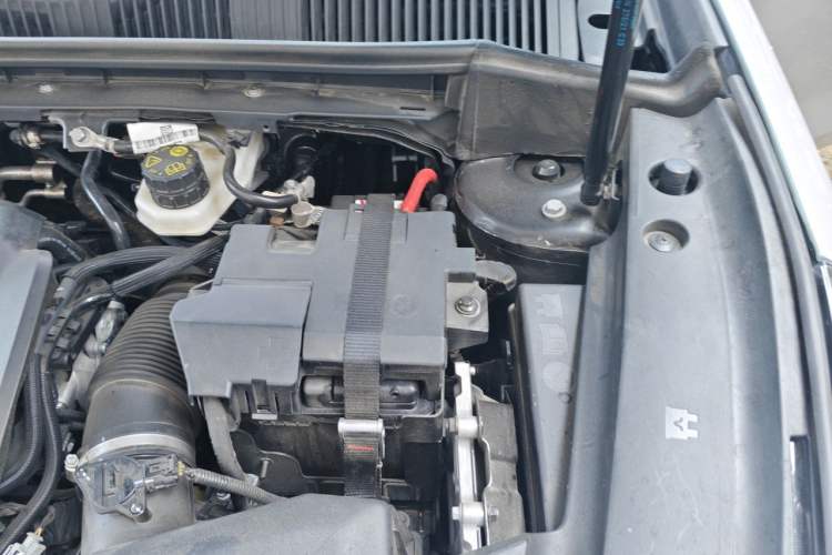 Used Lynk & Co 03 2022 2.0TD DCT JingPro Engine Bay Left