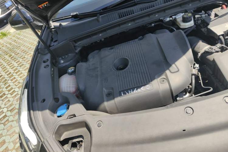Used Lynk & Co 03 2022 2.0TD DCT JingPro Engine Bay Right