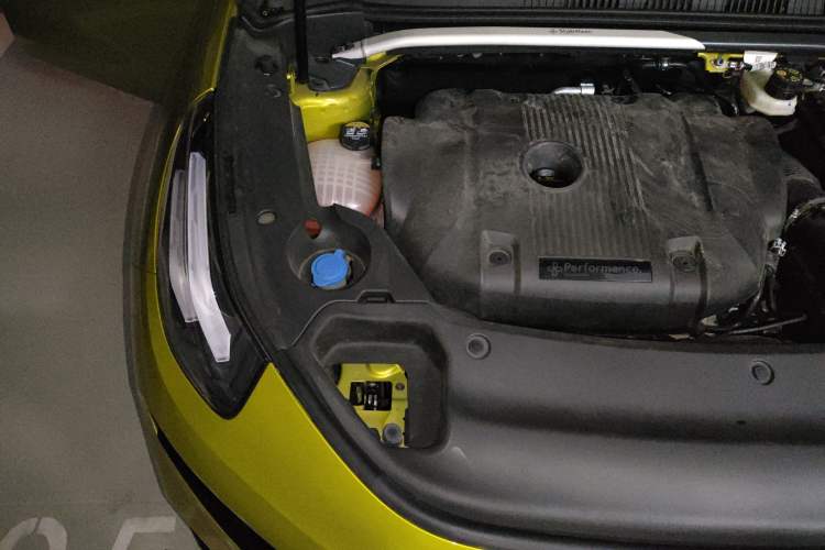 Used Lynk & Co 03 2022 03+ 2.0TD Automatic Performance Package Engine Bay Right