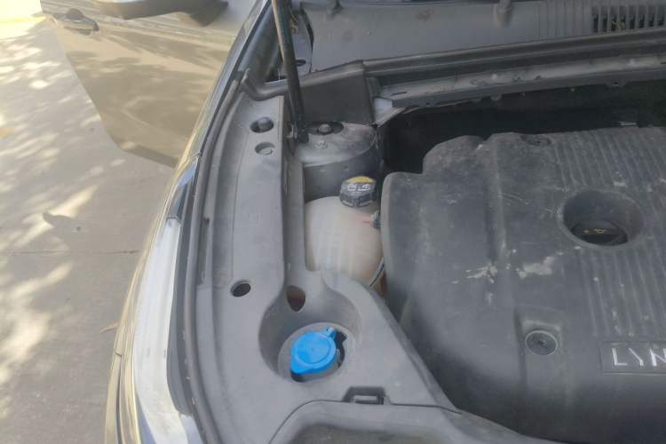 Used Lynk & Co 03 2022 2.0TD DCT JingPro Engine Bay Right