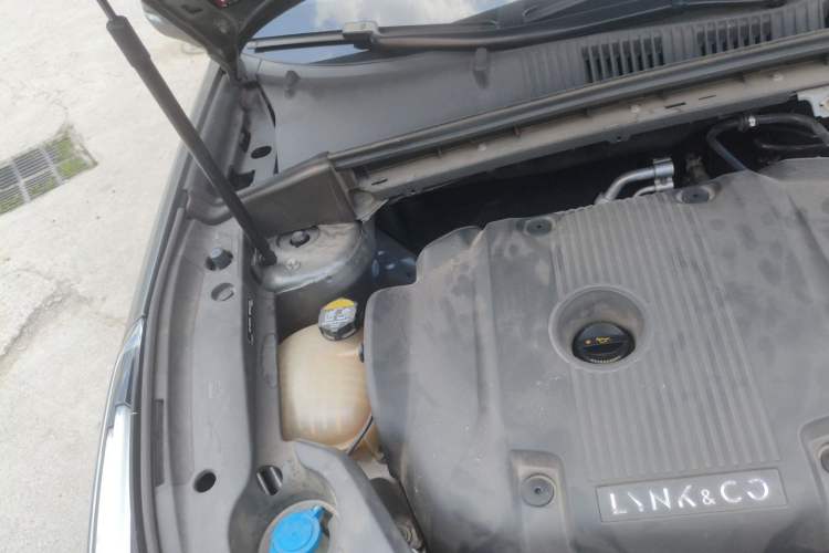 Used Lynk & Co 03 2022 2.0TD DCT JingPro Engine Bay Right