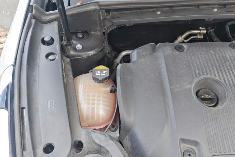 Used Lynk & Co 03 2022 2.0TD DCT JingPro Engine Bay Right