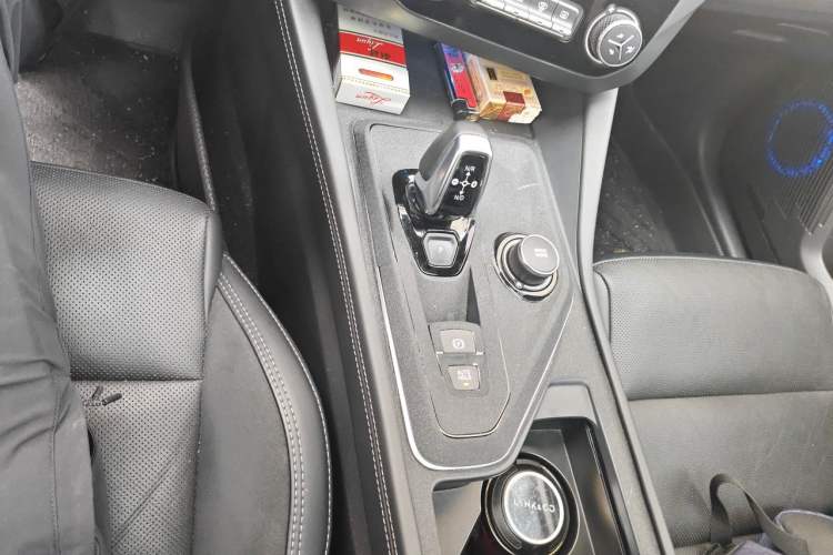 Used Lynk & Co 03 2022 2.0TD DCT JingPro Gear Lever