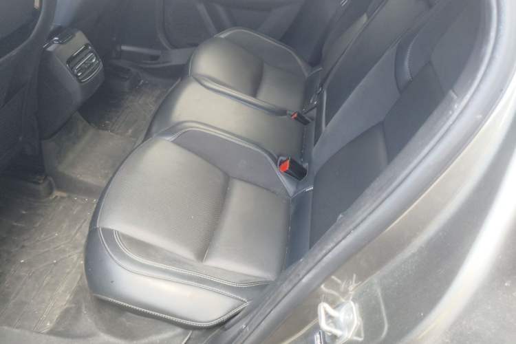 Used Lynk & Co 03 2022 2.0TD DCT JingPro Left Rear Seat