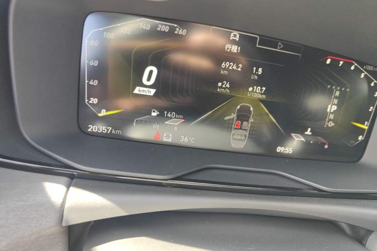 Used Lynk & Co 03 2022 2.0TD DCT JingPro Odometer Close Up