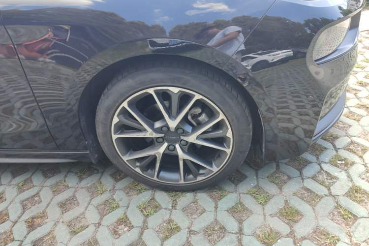 Used Lynk & Co 03 2022 2.0TD DCT JingPro Right Front Wheel Hub