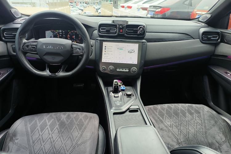 Used Lynk & Co 03 2022 2.0TD DCT JingPro Center Console