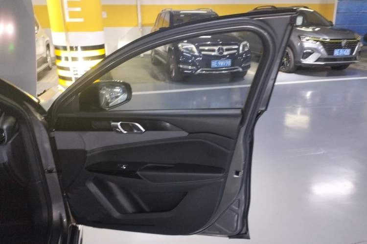 Used Lynk & Co 03 2022 2.0TD DCT JingPro Interior 5
