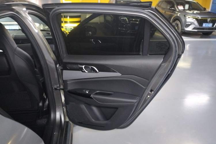 Used Lynk & Co 03 2022 2.0TD DCT JingPro Interior 6
