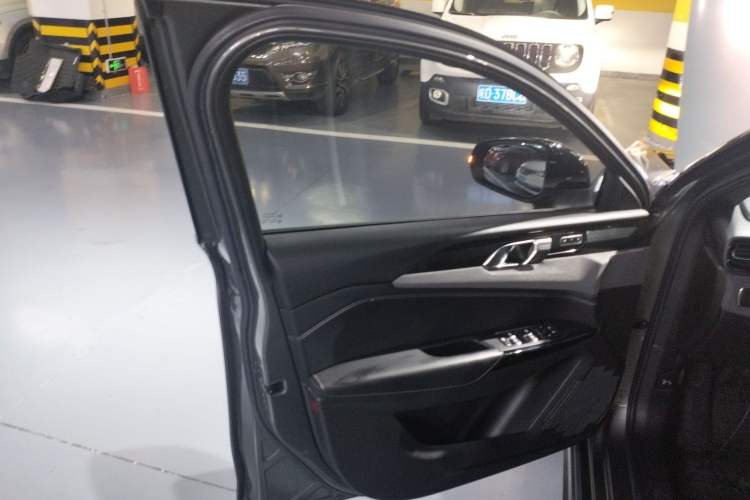 Used Lynk & Co 03 2022 2.0TD DCT JingPro Interior 7