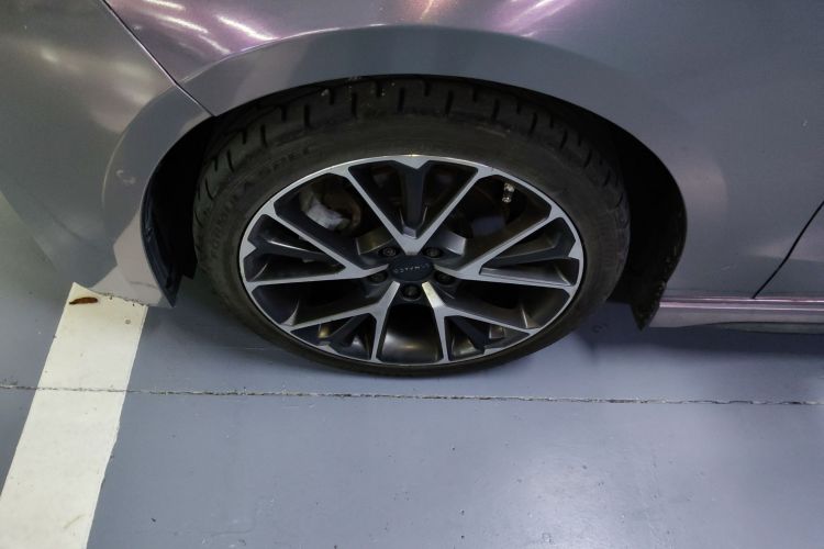 Used Lynk & Co 03 2022 2.0TD DCT JingPro Left Front Wheel Hub