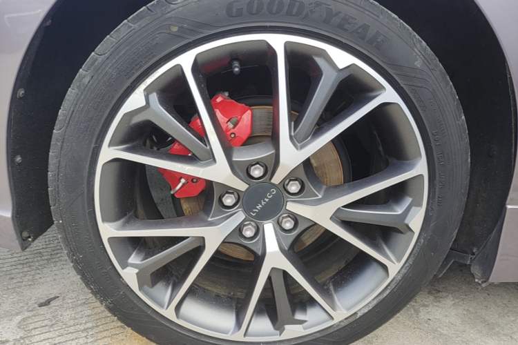 Used Lynk & Co 03 2022 2.0TD DCT JingPro Right Rear Wheel Hub