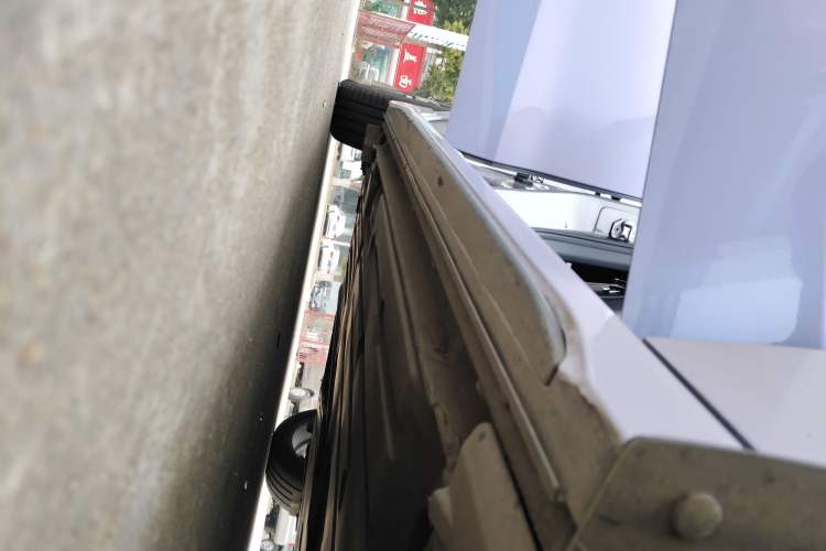 Used Lynk & Co 03 2022 2.0TD DCT JingPro Right Side Sill