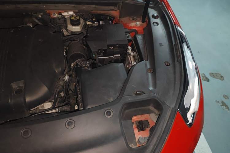 Used Lynk & Co 03 2022 2.0TD DCT JingPro Engine Bay Left