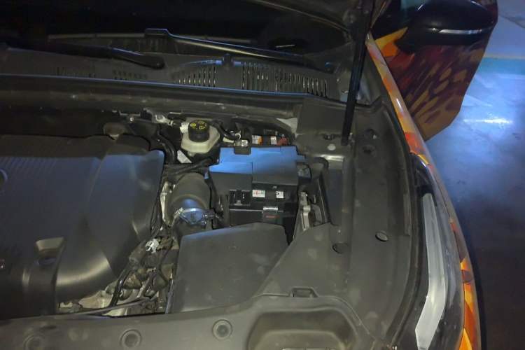 Used Lynk & Co 03 2022 2.0TD DCT JingPro Engine Bay Left