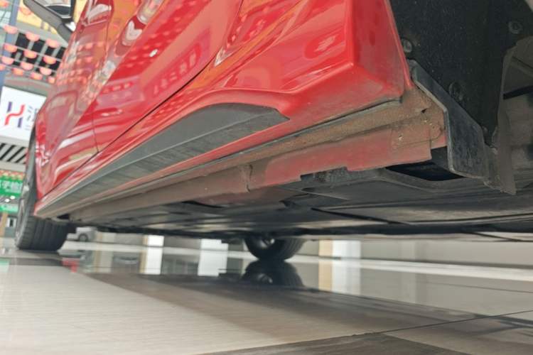Used Lynk & Co 03 2022 1.5TD DCT JingPro Left Side Sill