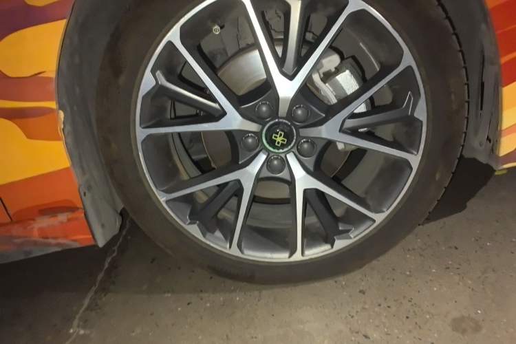 Used Lynk & Co 03 2022 2.0TD DCT JingPro Right Front Wheel Hub