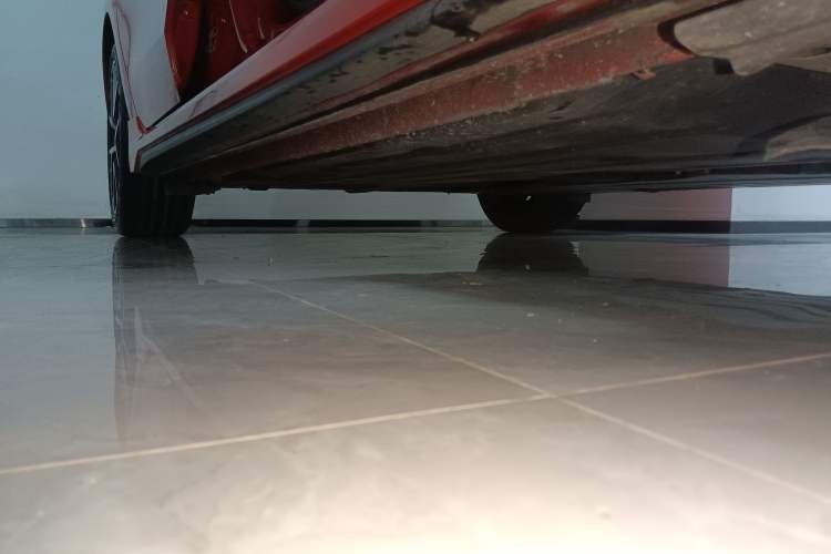 Used Lynk & Co 03 2022 1.5TD DCT JingPro Right Side Sill