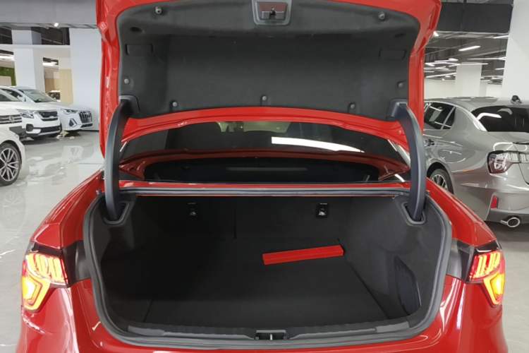 Used Lynk & Co 03 2022 1.5TD DCT JingPro Trunk