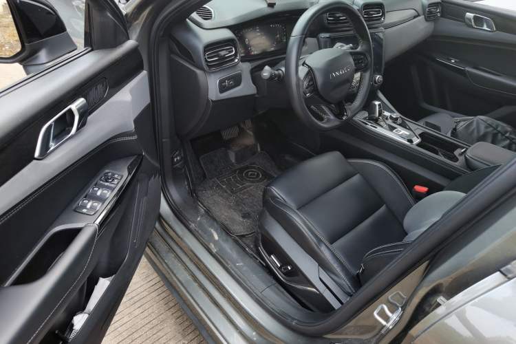 Used Lynk & Co 03 2022 2.0TD DCT GenioPlus Driver Seat
