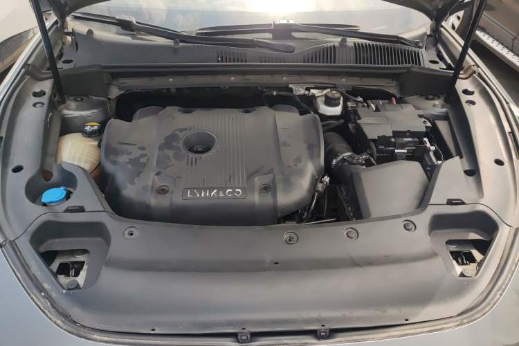 Used Lynk & Co 03 2022 2.0TD DCT JingPro Engine Bay